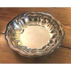 WM A Rogers Scalloped Silver-plate Serving Bowl 9 1/2" W x 2" T